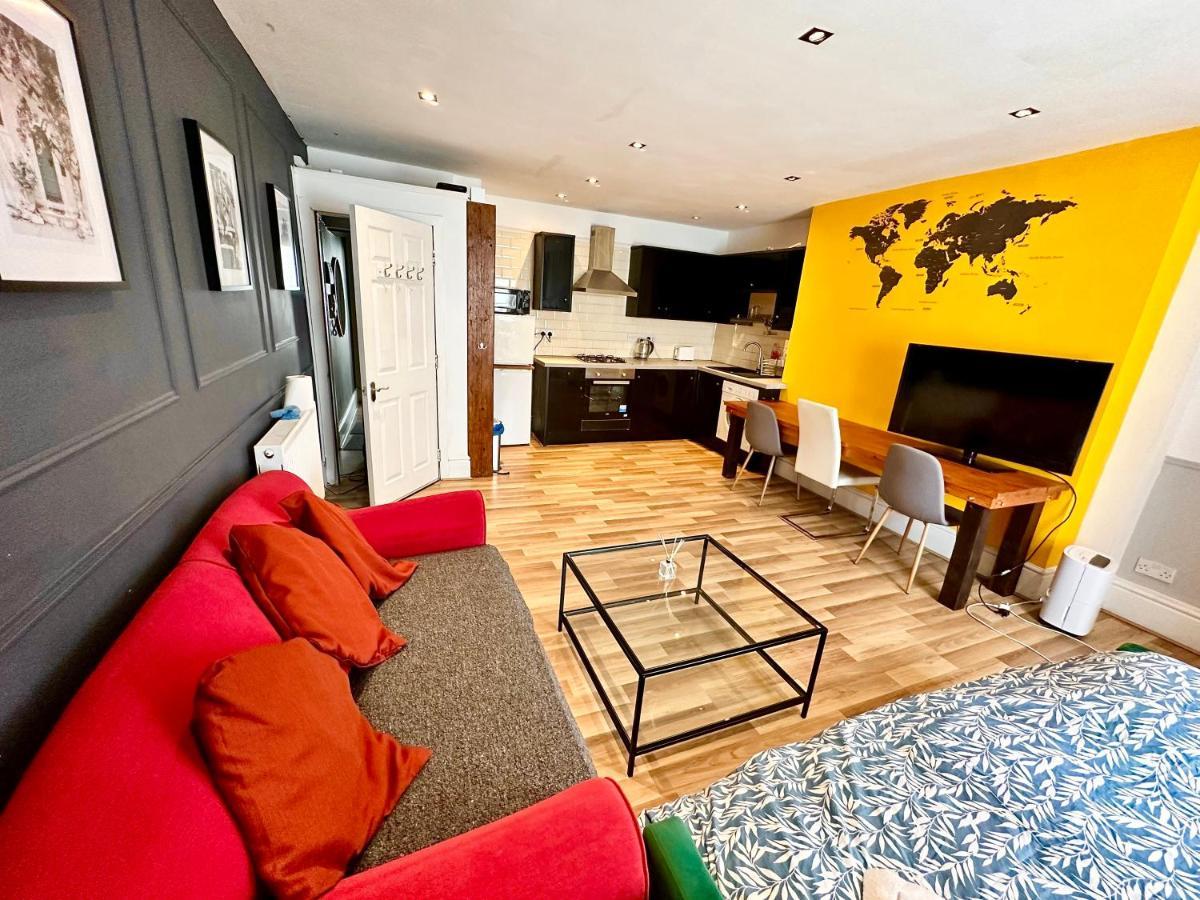 Adeamstays Provides Beautiful Centrally Located 1 And 2 Bed Apartments On Liverpools Boulevard Exterior foto