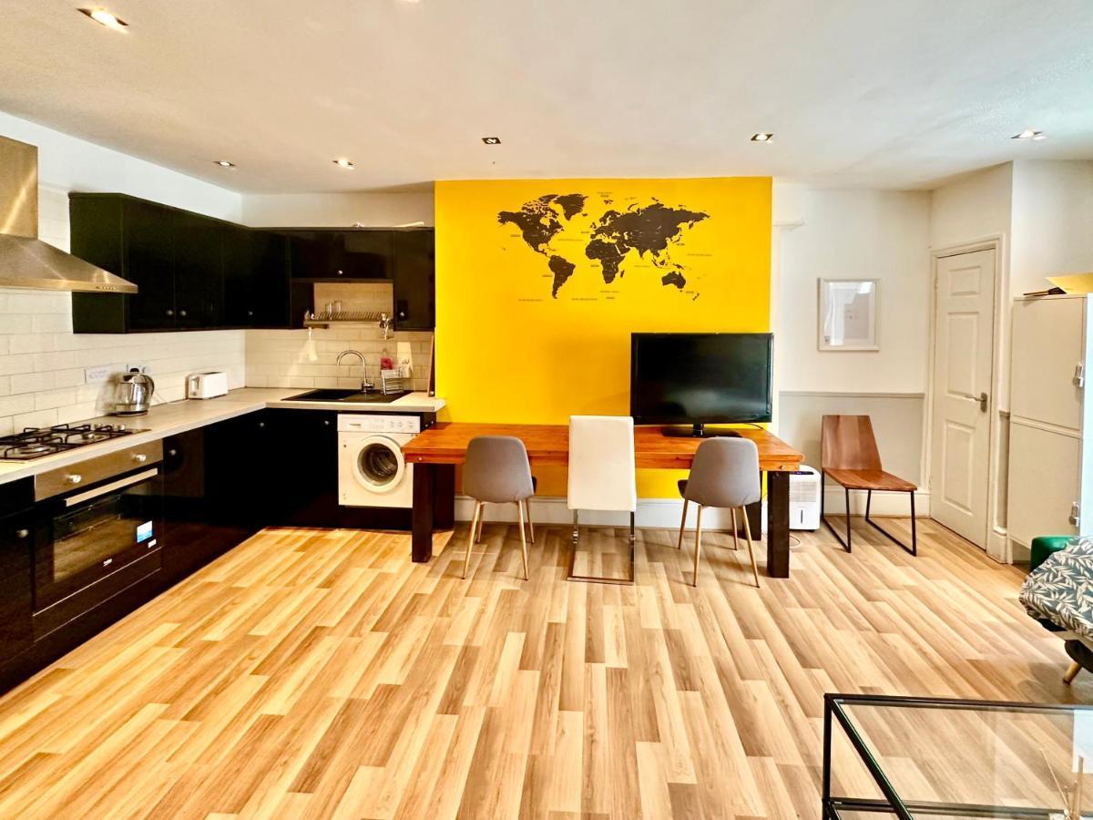 Adeamstays Provides Beautiful Centrally Located 1 And 2 Bed Apartments On Liverpools Boulevard Exterior foto